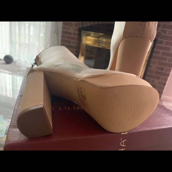 Ladies booties - Picture 2 of 6